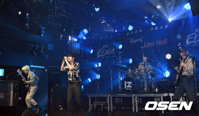 23일 오후 서울 홍대 KT&G 상상마당 라이브홀에서 밴드 아이즈(IZ)가 첫 싱글 음반 ‘에덴(EDEN)’ 발매기념 쇼케이스가 열렸다.밴드 아이즈가 신곡을 선보이고 있다. /sunday@osen.co.kr