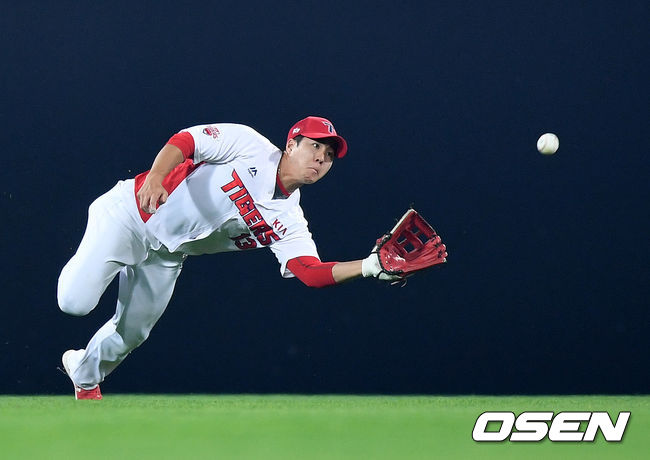 9회초 2사 1,2루에서 KIA 이창진이 kt 황재균의 잘 맞은 타구를 잡아내고 있다. /sunday@osen.co.kr