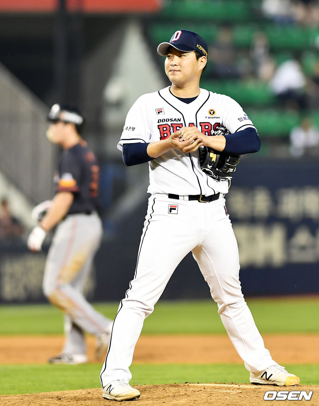 4회초 1사 2루 두산 이현호가 보크를 범하고 있다. /pjmpp@osen.co.kr