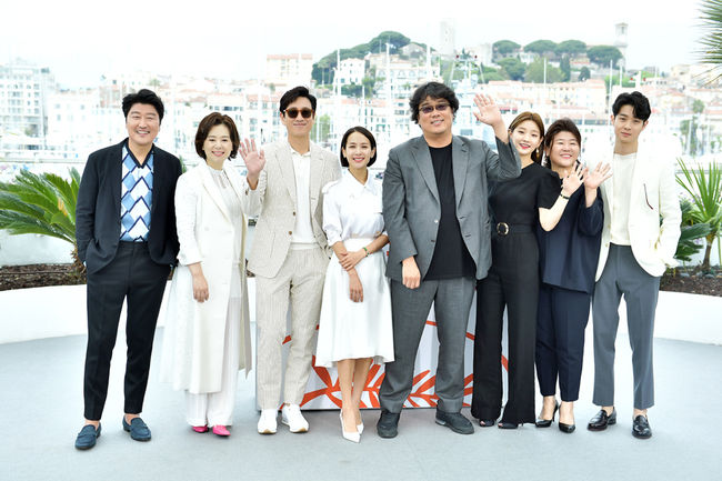 '기생충' 감독과 배우들의 공식 포토콜