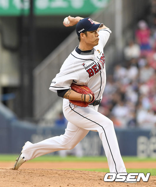 6회초 마운드에 오른 두산 투수 권혁이 힘차게 공을 뿌리고 있다. /dreamer@osen.co.kr
