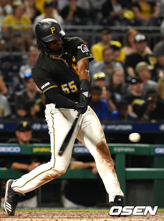 3회말 1사 1루 피츠버그 조쉬 벨이 안타를 때려내고 있다./ soul1014@osen.co.kr