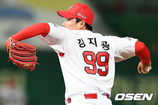 6회초 SK 투수 강지광이 역투하고 있다. /pjmpp@osen.co.kr