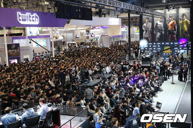 게임 팬들로 가득 찬 지스타 2018.