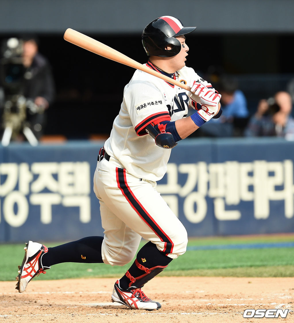 8회말 2사 두산 최주환이 내야안타를 성공시키고 있다./ soul1014@osen.co.kr