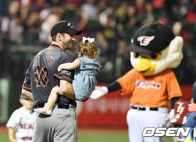 호잉이 딸과 즐거운 시간을 보내고 있다. / youngrae@osen.co.kr