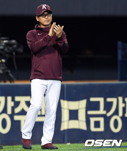 13:3 완승 거둔 키움 장정석 감독이 선수단에 박수를 보내고 있다. / eastsea@osen.co.kr