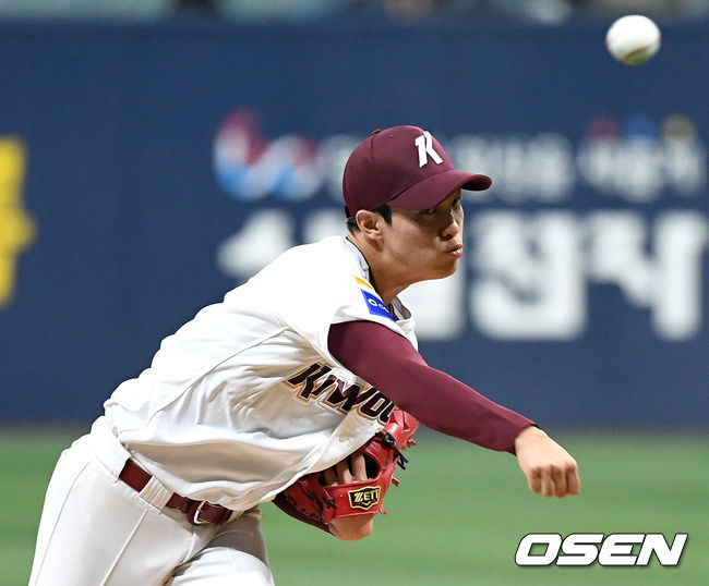 키움 선발 안우진이 힘차게 공을 뿌리고 있다. /dreamer@osen.co.kr