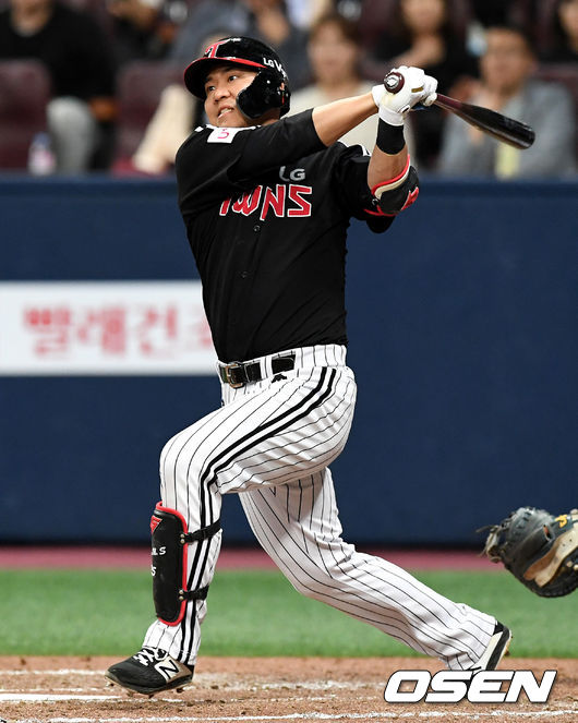 LG 김민성이 안타를 날리고 있다. /dreamer@osen.co.kr