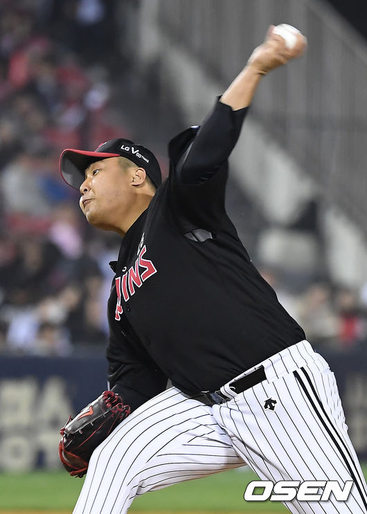 5회말 LG 이우찬이 역투하고 있다. / youngrae@osen.co.kr