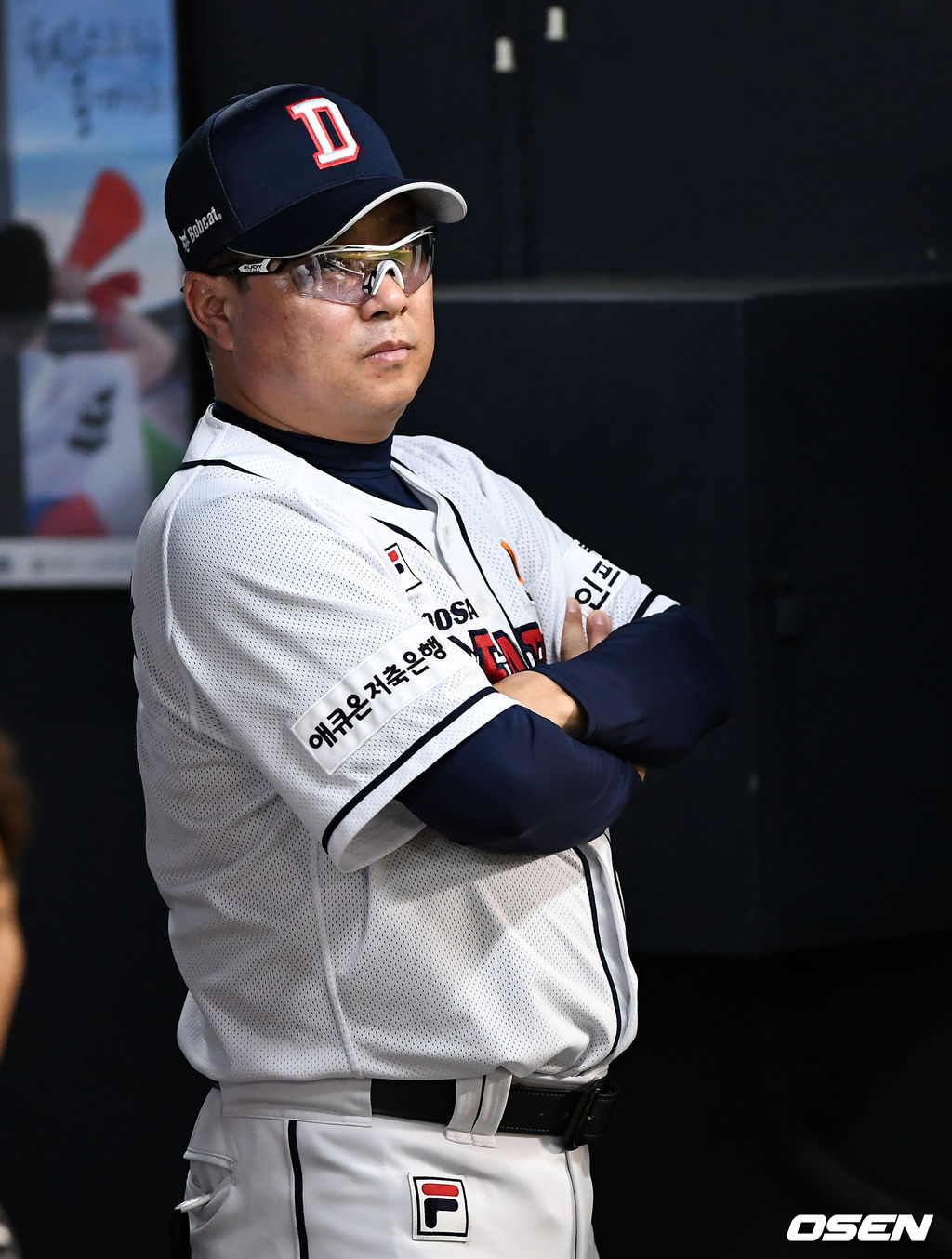 29일 오후 서울 잠실야구장에서 ‘2019 신한은행 MY CAR KBO리그’ 두산 베어스와 삼성 라이온즈의 경기가 열렸다.9회초 동점 상황, 두산 김태형 감독이 선수들을 바라보고 있다. /pjmpp@osen.co.kr