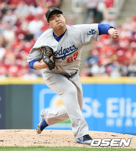 20일(이하 한국시간) 미국 오하이오주 신시내티 그레이트 아메리칸 볼파크에서 2019 메이저리그 신시내티 레즈와 LA 다저스의 경기가 펼쳐졌다.올 시즌 8경기에서 5승 1패 평균자책점 1.72를 기록하고 있는 류현진은 이날 신시내티를 상대로 시즌 6승이 도전한다.1회말 다저스 류현진이 역투하고 있다. / soul1014@osen.co.kr