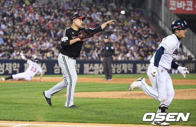 5월 3일 두산 김대한의 1루 방향 번트 상황. 3피트 아웃으로 선언됐다. / youngrae@osen.co.kr