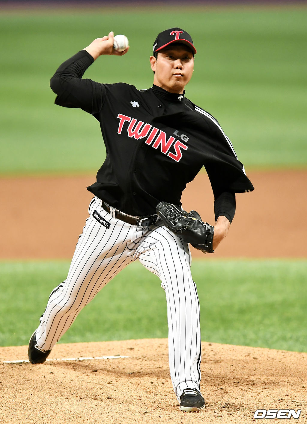 1회말 LG 선발투수 류제국이 역투하고 있다. /pjmpp@osen.co.kr