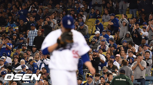 8회초 2사 2루에서 다저스 류현진이 마운드를 내려오고 있다./ soul1014@osen.co.kr