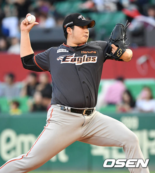 한화 선발 김민우가 힘차게 공을 뿌리고 있다. /dreamer@osen.co.kr