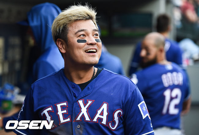 1회초 선취득점 성공한 텍사스 추신수가 미소 짓고 있다. / soul1014@osen.co.kr