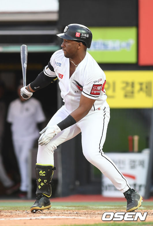 2회말 2사 KT 로하스가 안타를 때려내고 있다. /youngrae@osen.co.kr