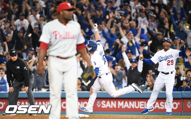 9회말 1사 다저스 윌 스미스가 끝내기 홈런을 날리고 환호하고 있다. / soul1014@osen.co.kr