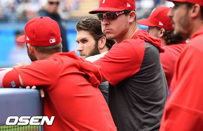 9회초 필라델피아 하퍼가 어두운 표정으로 경기를 지켜보고 있다./ soul1014@osen.co.kr