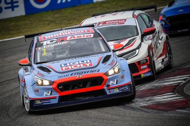 i30 N TCR(루카 엥슬러 · 리퀴몰리 팀 엥슬러)이 경주하고 있다. /현대자동차 제공.