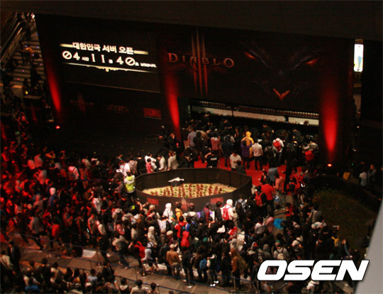 지난 2012년 왕십리에 운집한 디아블로3 팬들.