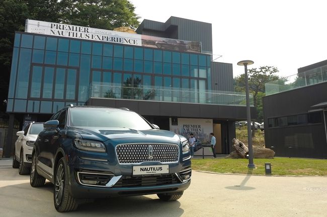 프리미어모터스의 노틸러스 시승 이벤트 장면.