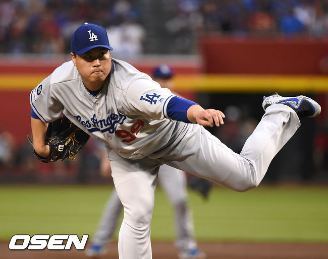 5일 (한국시간) 미국 애리조나주 피닉스 체이스필드에서 2019 메이저리그 애리조나 다이아몬드백스와 LA다저스의 경기가 열렸다.2회말 무사에서 LA 류현진이 역투하고 있다. / soul1014@osen.co.kr