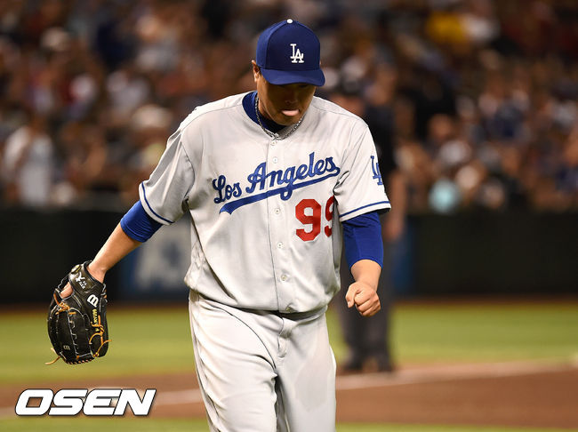 7회말 1사 1,3루에서 LA 류현진이 애리조나 닉 아메드를 병살타로 처리하며 환호하고 있다. / soul1014@osen.co.kr