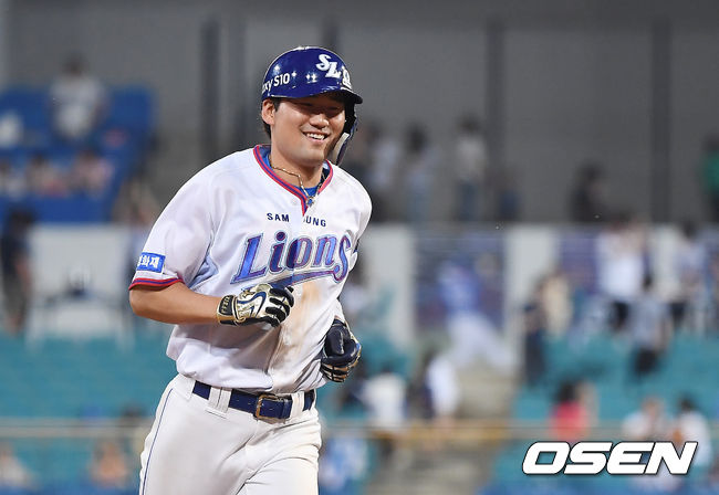 5일 오후 대구 삼성라이온즈파크에서 '2019 신한은행 마이카 KBO리그' 삼성 라이온즈와 NC 다이노스의 경기가 열렸다.7회말 1사 삼성 김상수가 솔로 홈런을 때린 뒤 미소짓고 있다. /youngrae@osen.co.kr