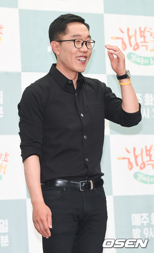 2018년 6월 18일 오후 서울 상암동 스탠포드호텔에서 진행된 JTBC 신규 예능 '김제동의 톡투유2:행복한가요 그대' 제작발표회에서 김제동이 포즈를 취하고 있다. / soul1014@osen.co.kr