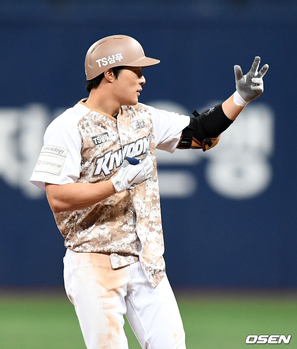 8회말 2사 1,3루에서 키움 김하성이 1타점 적시 2루타를 날리고 기뻐하고 있다. /jpnews@osen.co.kr
