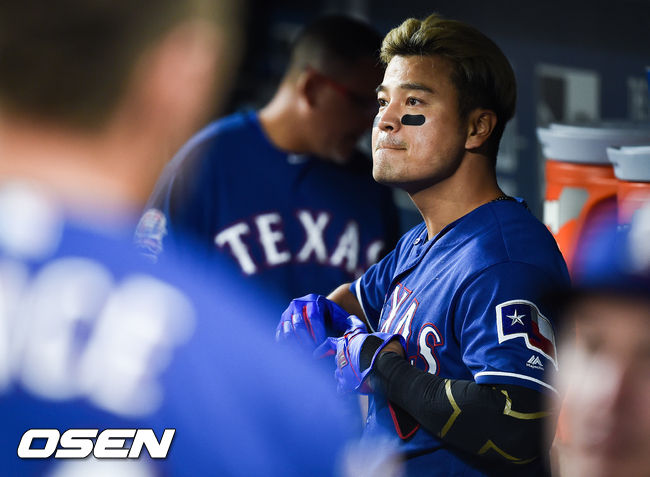 7회초 2사 만루 텍사스 추신수가 내야땅볼로 물러난뒤 아쉬워하고 있다./ soul1014@osen.co.kr