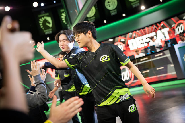 '애로우' 노동현(왼쪽)과 '크라운' 이민호.