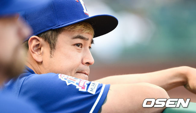 통증 남아있던 추신수가 병원을 다녀온뒤 벤치에 앉아 동료들의 경기를 지켜보고 있다./  soul1014@osen.co.kr