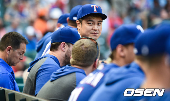 통증 남아있어 병원검진 받은 추신수가 더그아웃에 앉아 동료들의 경기를 지켜보고 있다./  soul1014@osen.co.kr
