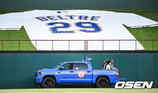 경기에 앞서 벨트레가 은퇴식을 갖고 퇴장하고 있다. /  soul1014@osen.co.kr