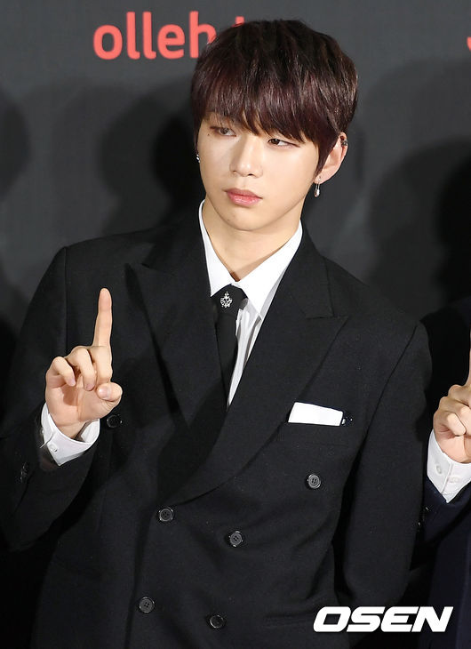 그룹 워너원 강다니엘이 포토타임을 갖고 있다. /pjmpp@osen.co.kr