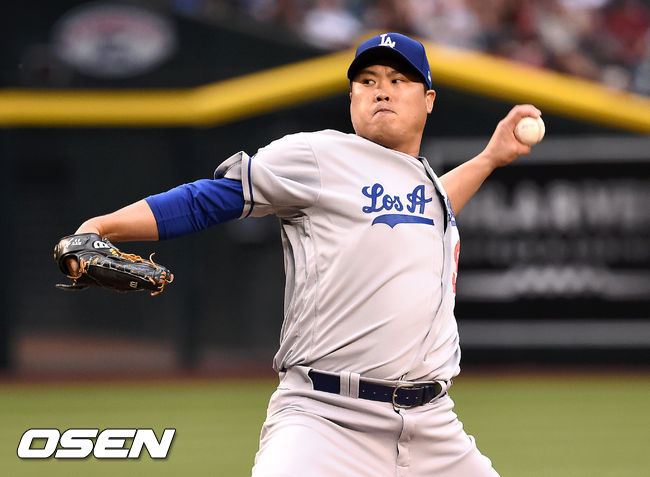 5일 (한국시간) 미국 애리조나주 피닉스 체이스필드에서 2019 메이저리그 애리조나 다이아몬드백스와 LA다저스의 경기가 열렸다.1회말 무사에서 LA 선발투수 류현진이 역투하고 있다. / soul1014@osen.co.kr