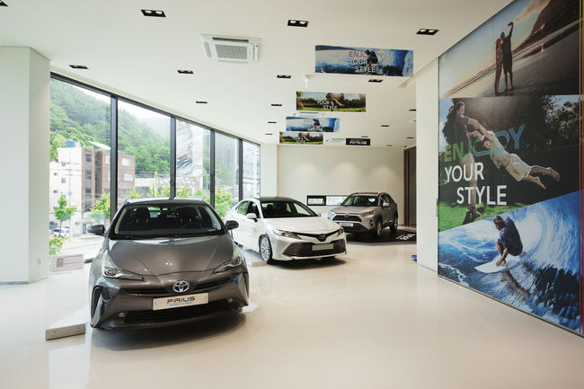 토요타 창원 전시장.