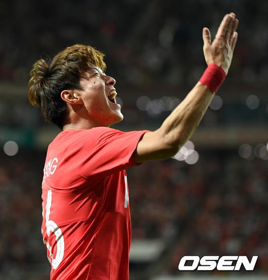  11일 오후 서울 성산동 서울월드컵경기장에서 대한민국과 이란의 남자축구 대표팀 A매치 평가전이 열렸다. 후반 한국 황의조가 선제 골을 작렬시킨 뒤 환호하고 있다. /dreamer@osen.co.kr