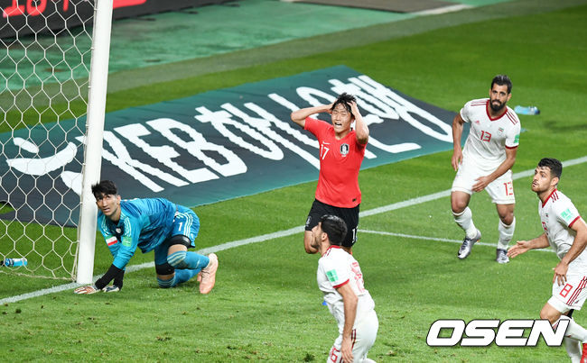 [OSEN=서울월드컵경기장, 지형준] 11일 오후 서울월드컵경기장에서 대한민국 축구 국가대표팀과 이란의 A매치 평가전 열렸다.전반 대한민국 나상호가 슛이 골대를 맞자 아쉬워하고 있다./jpnews@osen.co.kr