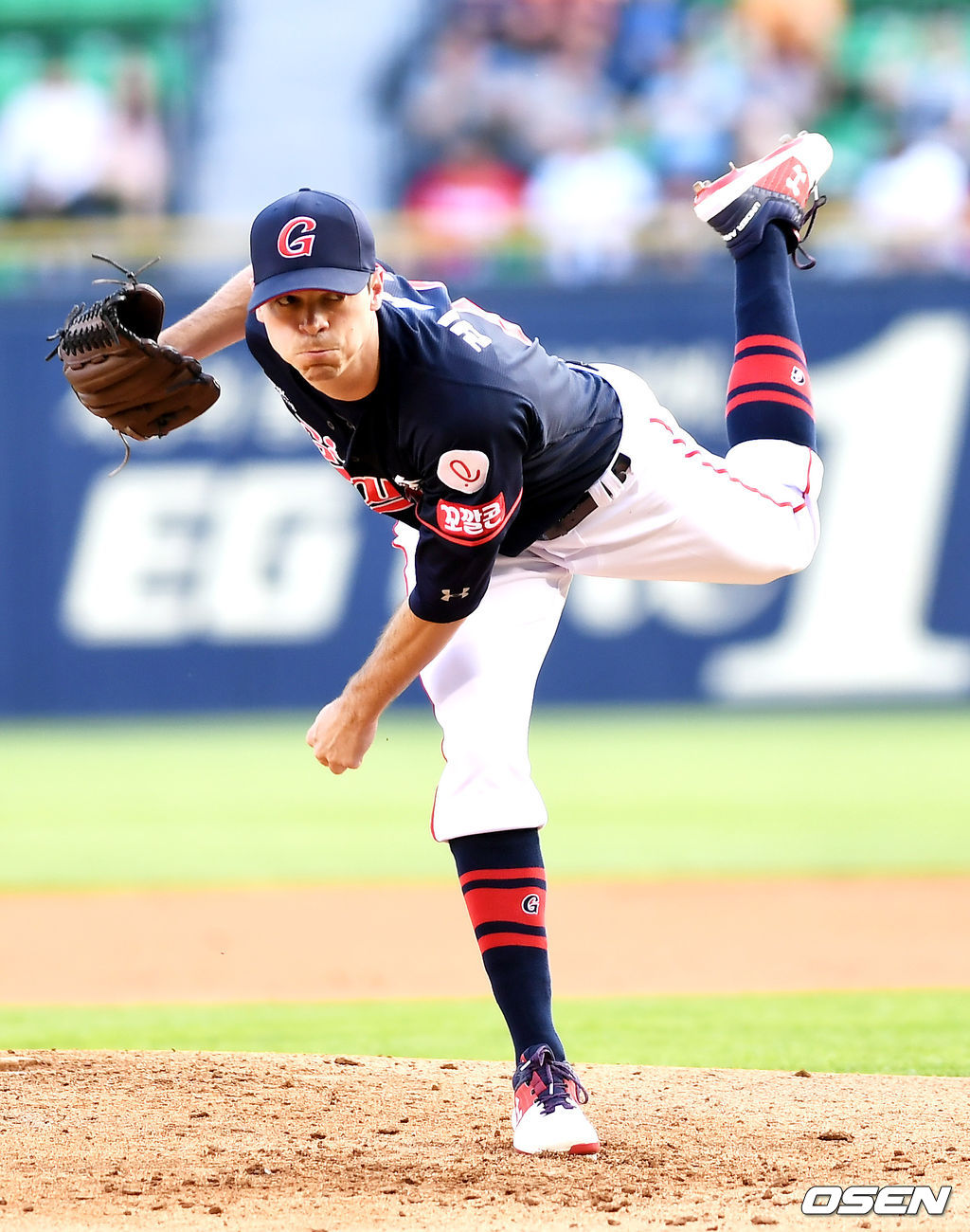 1회말 롯데 선발투수 레일리가 역투하고 있다. /pjmpp@osen.co.kr