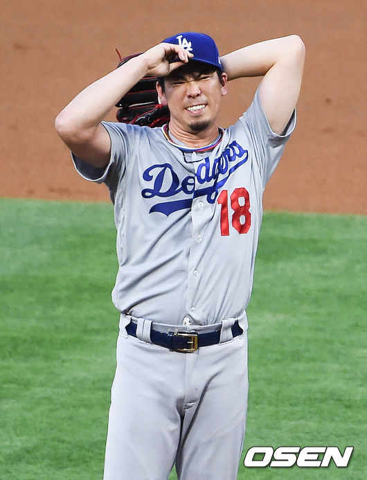 1회말 2사 1,2루 에인절스 굿윈에게 1타점 적시타를 맞은 다저스 마에다가 아쉬워하고 있다. / soul1014@osen.co.kr