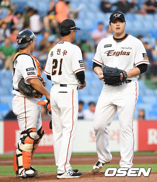 2회초 1사 만루 상황 한화 선발 김민우가 강판되고 있다. /dreamer@osen.co.kr