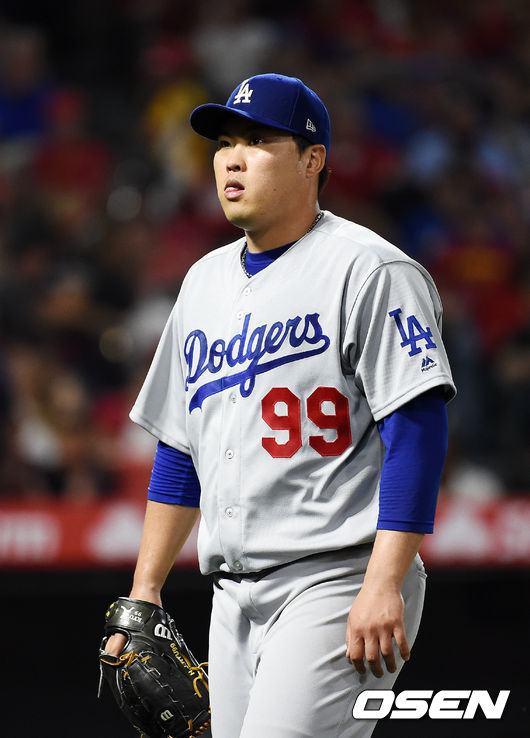 6회말을 마친 LA 다저스 선발 류현진이 덕아웃으로 향하고 있다./ soul1014@osen.co.kr