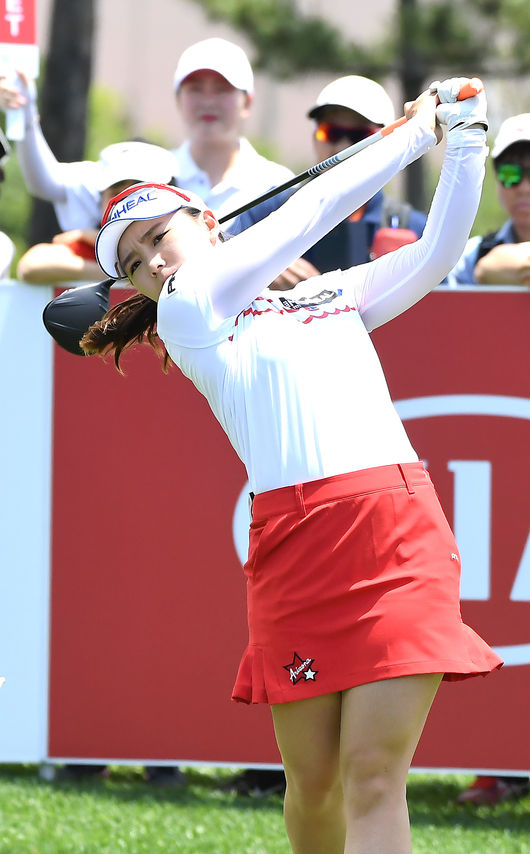 이다연이 2번홀 티샷을 하고 있다. /youngrae@osen.co.kr