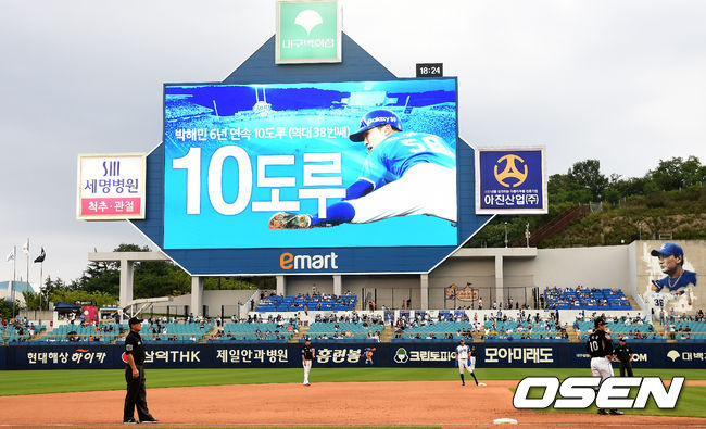 16일 오후 대구삼성라이온즈파크에서 ‘2019 신한은행 MY CAR KBO리그’ 삼성 라이온즈와 KT 위즈의 경기가 열렸다.5회말 무사 1루 상황 삼성 송준석 타석 때 주자 박해민이 2루 도루에 성공하자 전광판에 기록이 띄워지고 있다. KBO리그 38번째 6년 연속 10도루. /dreamer@osen.co.kr