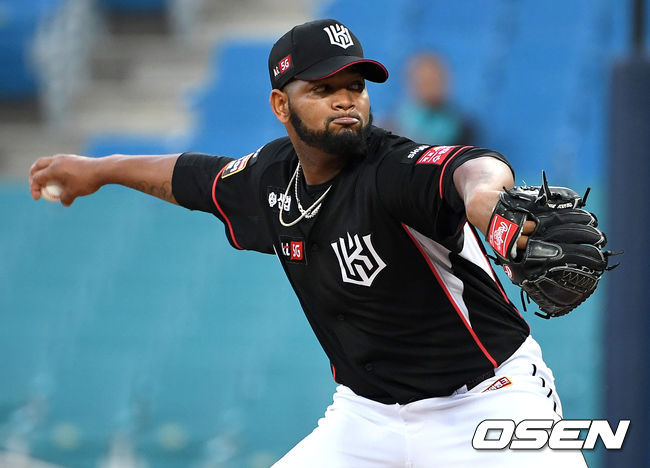 16일 오후 대구삼성라이온즈파크에서 ‘2019 신한은행 MY CAR KBO리그’ 삼성 라이온즈와 KT 위즈의 경기가 열렸다.KT 선발 알칸타라가 힘차게 공을 뿌리고 있다. /dreamer@osen.co.kr