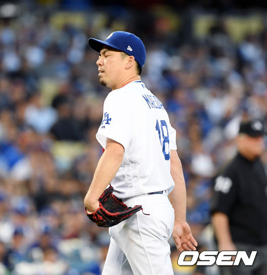 18일 (한국시간) 미국 캘리포니아주 로스앤젤레스 다저 스타디움에서 2019 메이저리그 LA다저스와 샌프란시스코의 경기가 진행됐다.  이날 LA다저스는 마에다 겐타를, 샌프란시스코는 타일러 비디를 선발투수로 내세웠다.  2회초 2실점으로 이닝 마친 LA다저스 선발투수 마에다 겐타가 아쉬워하며 더그아웃 향하고 있다. / eastsea@osen.co.kr